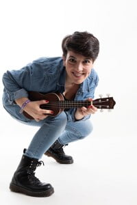 2 i 3 - ukelele - foto 2 - sonia jimenez